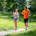 Correr es una actividad física que la mayoría de personas puede hacer. Se recomienda utilizar tenis para ello. Foto: Getty Images.