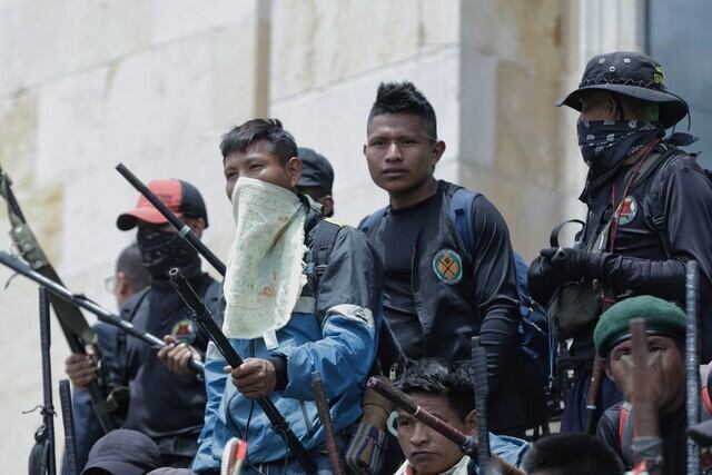 Guardia indígena realiza un plantón en apoyo a las reformas y el plan de desarrollo