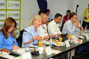 Poder: Reunión del boque parlamentario del Valle del Cauca, Gobernadora del Valle y Alcalde de Cali. José L Guzmán. El País