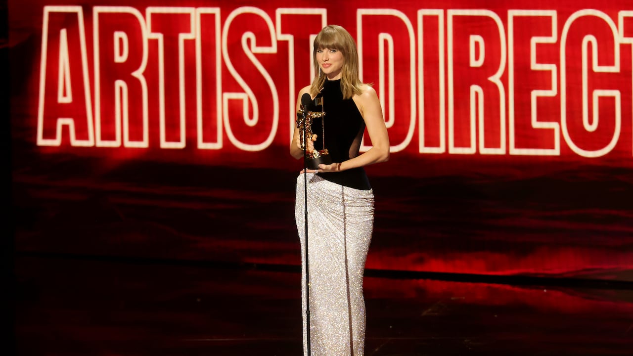 Taylor Swift se llevó el codiciado premio al video del año.