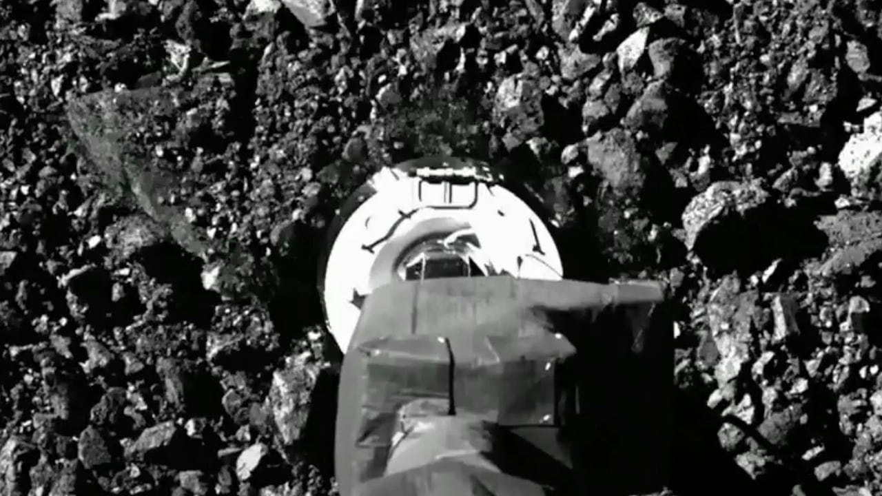 Muestras traídas del asteroide Bennu son ricas en carbono y agua.