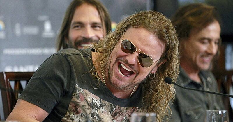 Sergio, uno de los integrantes de la agrupación, recuerda que “como periodista era dura. Fher (en la foto) no le permitió que fumase delante mío, le hizo apagar el cigarrillo y se molestó. Se puso más dura. Pero al final del concierto le gustó la banda y se echó unos tequilas”, relató.