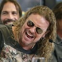 El solista del grupo mexicano Maná, Fher Olvera, durante la rueda de prensa en la que hablaron del inicio de la gira española de "Cama incendiada", que arranca este viernes en Tenerife y luego seguirá por La Coruña, Benidorm (Alicante), Málaga, Madrid, Barcelona y Bilbao.