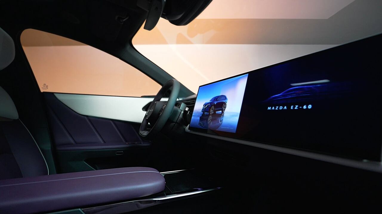 El nuevo Mazda EZ-60 fue presentado en el Salón del Automóvil de Shanghái.