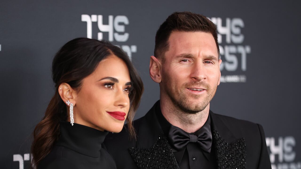 Antonela Rocuzzo estuvo junto al astro Lionel Messi en la más reciente gala de los premios The Best.