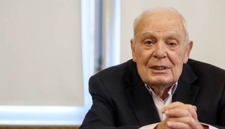 Murió el novelista Antonio Lobo a los 83 años.