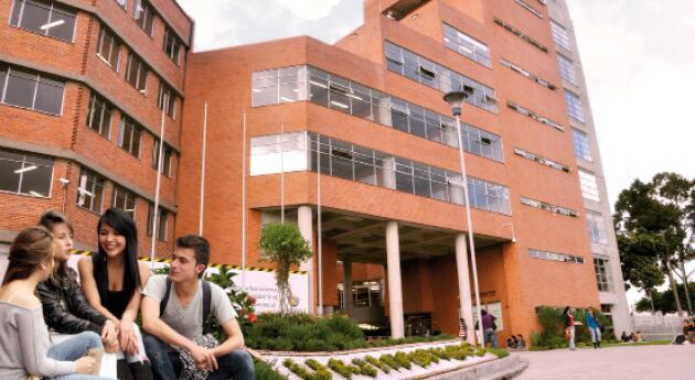 Con una oferta de 112 programas en modalidades presenciales, virtuales y a distancia, la Sede Principal de UNIMINUTO en Bogotá brinda educación pertinente y de calidad en los niveles técnico profesional, tecnológico, profesional, especializaciones y maestría, desarrolla investigaciones y proyección social con alcance a su área de influencia.