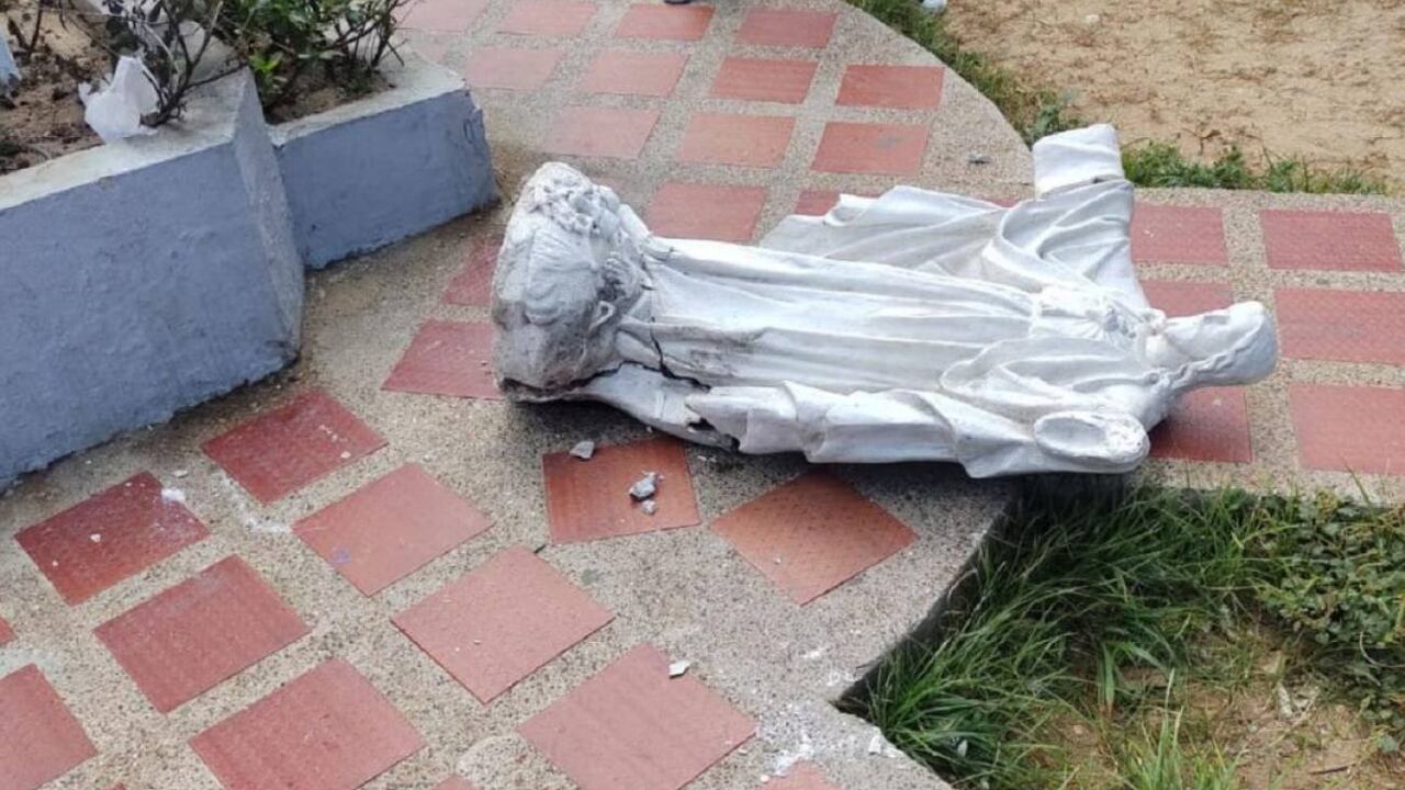 Imagen religiosa que le cayó a la niña encima.