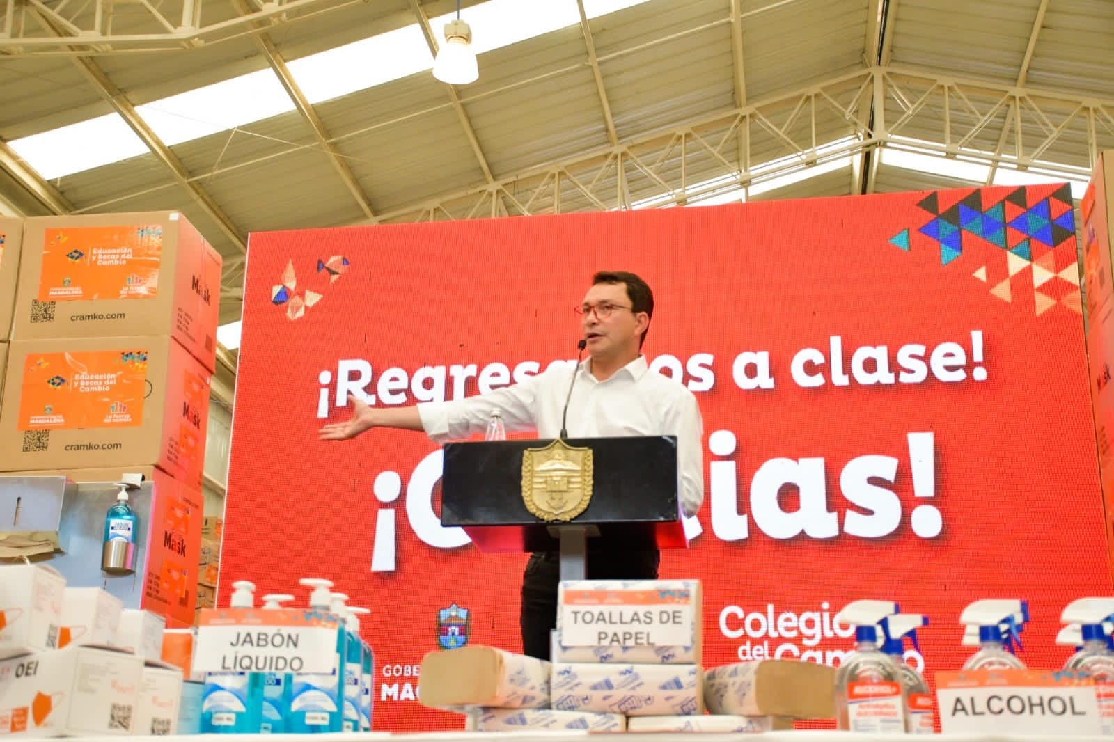 Twitter: @carlosecaicedo