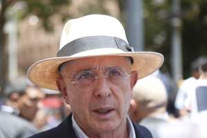 Bogotá. Octubre 2 de 2023. El expresidente Álvaro Uribe Velez acompaña a algunos candidatos por el partido Centro Democrático en campaña política por las elecciones regionales en el centro de Bogota. (Colprensa - Lina Gasca)