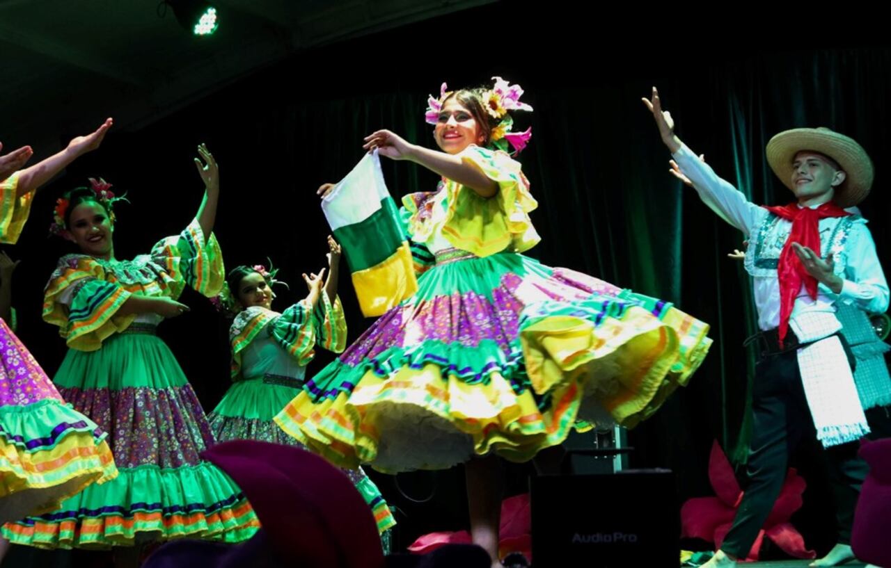 Mientras que en Garzón el bambuco es la expresión artística más representativa, en La Jagua lo es el teatro.