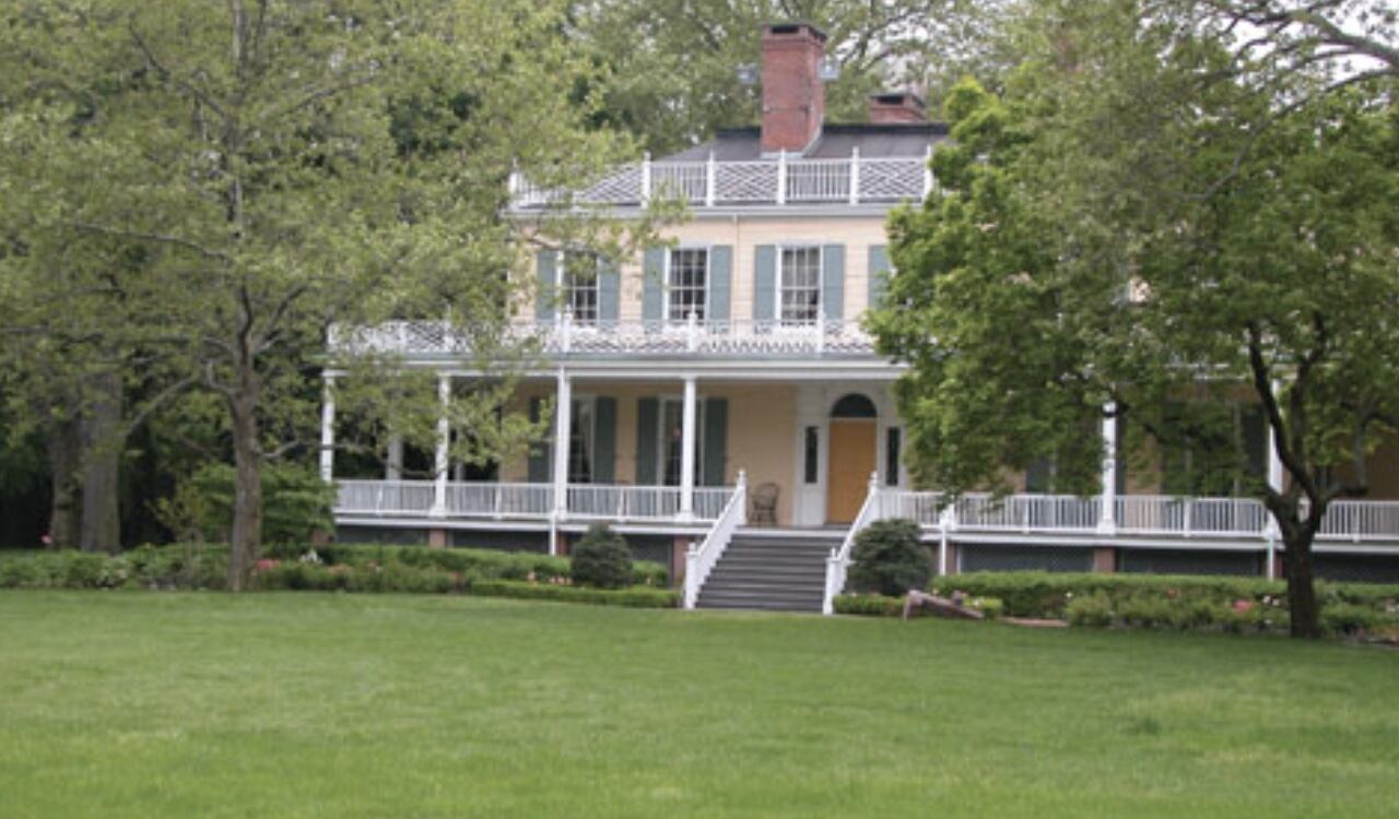 Así luce la fachada de Gracie Mansion en Nueva York