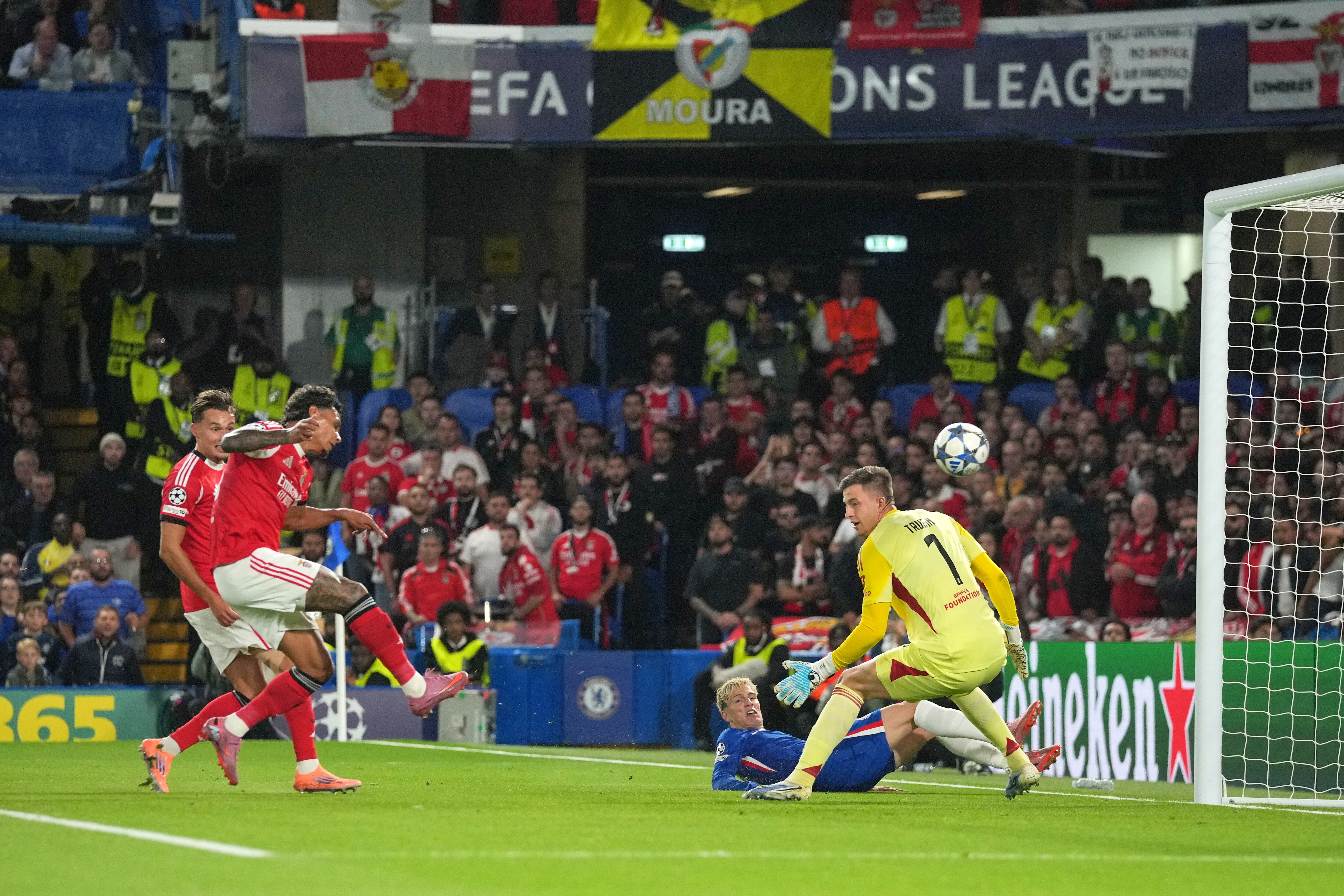 Benfica's Richard Rios, 2nd left, scores an own goal during a Champions League opening phase soccer match between Chelsea and SL Benfica at Stamford Bridge stadium in London, Tuesday, Sept. 30, 2025. (AP Photo/Kin Cheung)