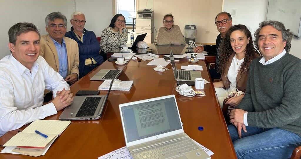 Sergio Fajardo y Jorge Enrique Robledo, a pocas horas de hacer una alianza política.