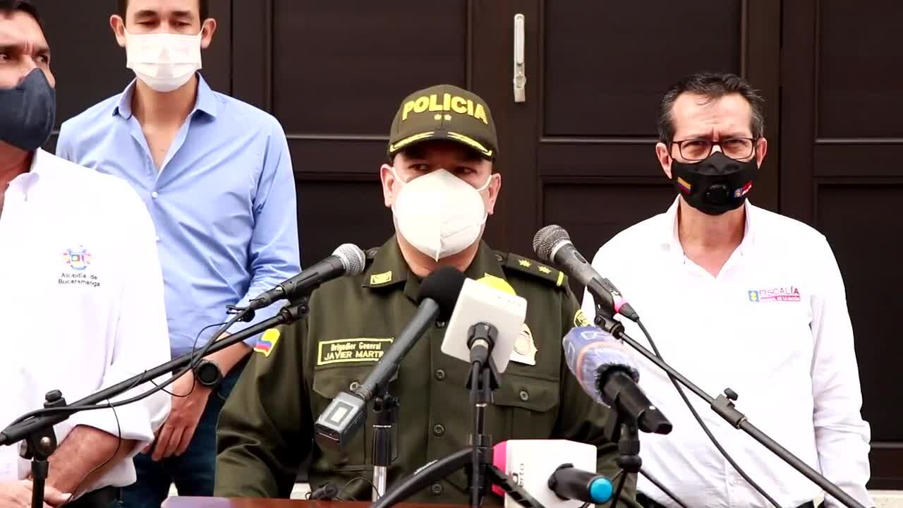 El comandante habló de las capturas de tres personas que estarían involucradas en robos masivos en la capital santandereana.