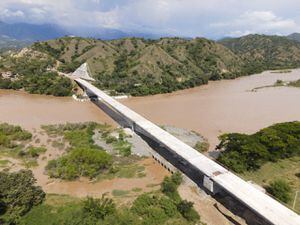 Puente sobre el río Cauca