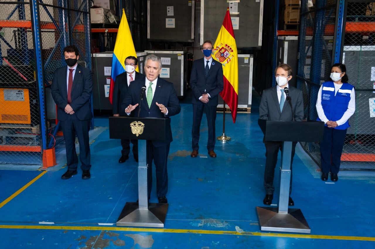 Iván Duque presidente de Colombia donación vacunas España