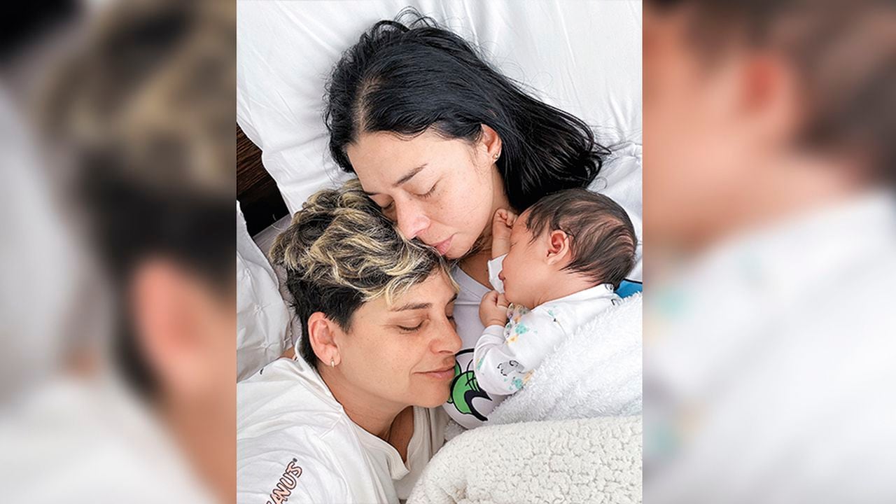 Tras varios intentos mediante distintos tratamientos de fertilidad, Camila Chaín y Kelly Barrios se convirtieron en madres de Tobías el pasado 10 de abril.