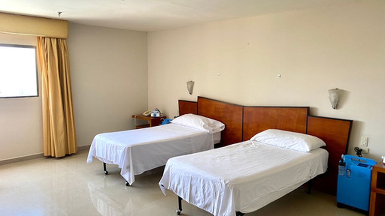 Imagen de una de las habitaciones habilitadas en el hotel.