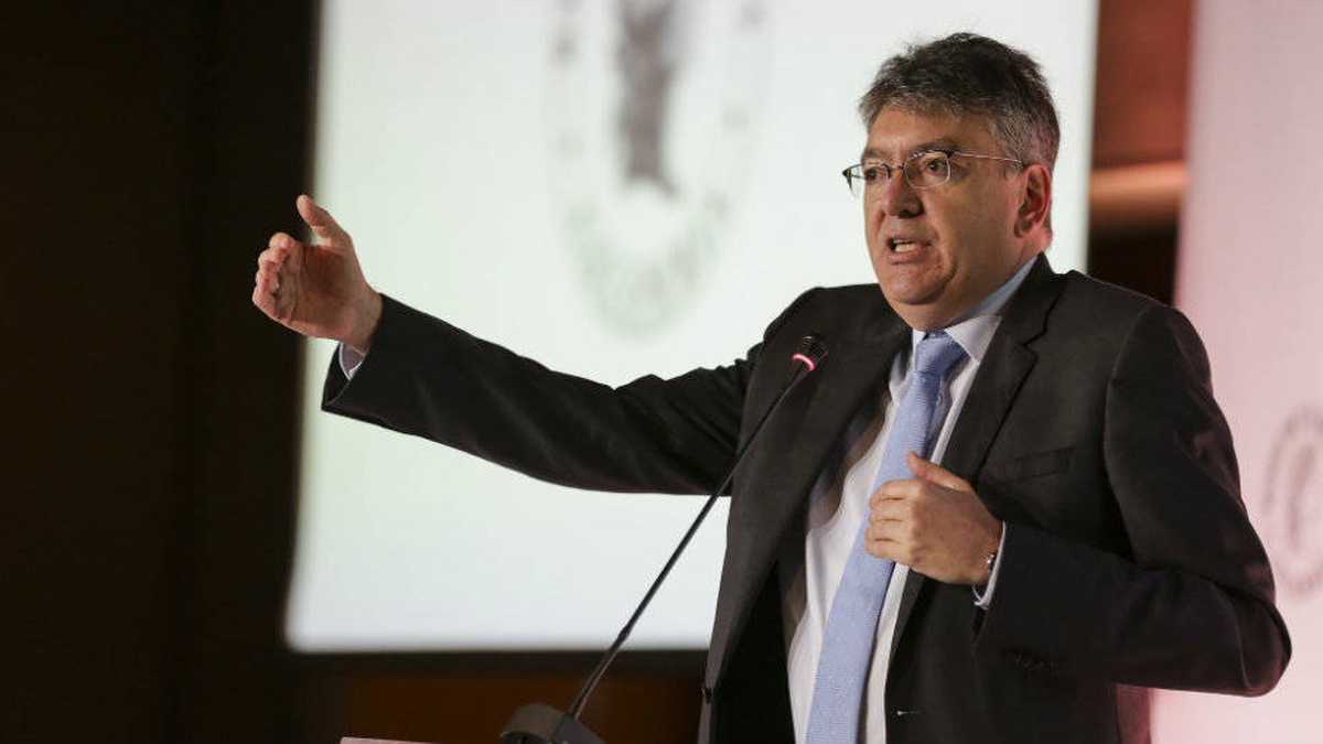 El exministro de Hacienda, Mauricio Cárdenas, planteó diferentes opciones a suspender la regla fiscal para 2020 y 2021.