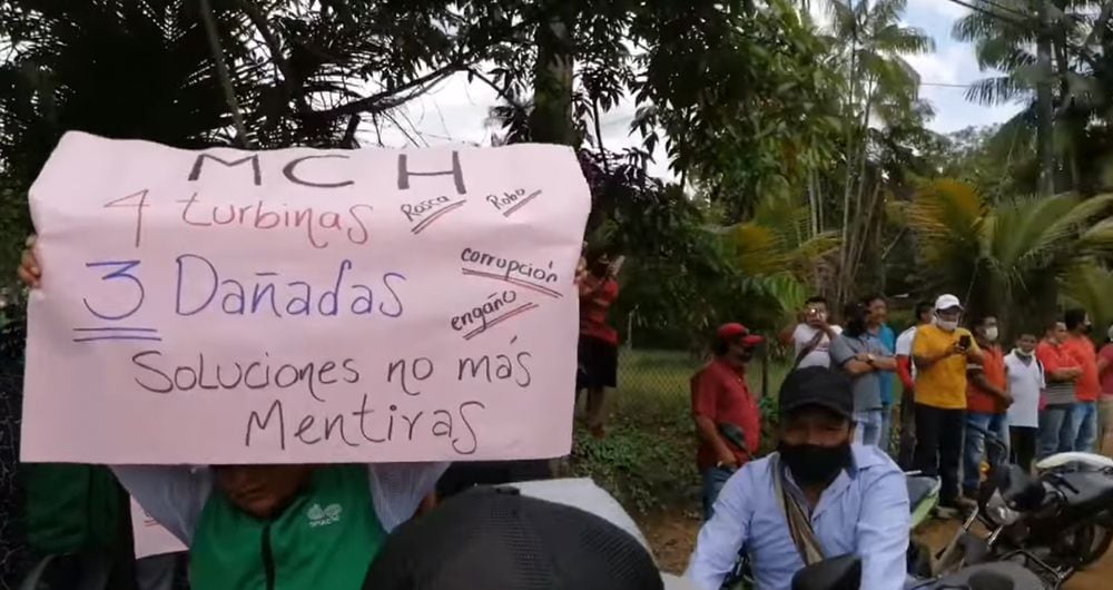 Más de 500 habitantes de Mitú protestaron por la falta de fluído eléctrico en el municipios y los constantes inclumplimientos del operador del servicio.