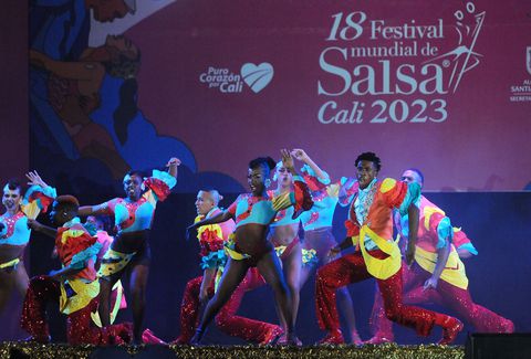Cali: 18 Festival Mundial de Salsa, Categoría Grupo Profesional Cabaret. oct 7-23. El País José L Guzmán. EL País