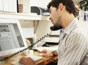 Las llamadas telefónicas pueden convertirse en posibles distractores en el trabajo. 