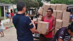 Colchonetas, mercados y un auxilio en efectivo recibirán los damnificados por un derrumbe en Barranquilla.