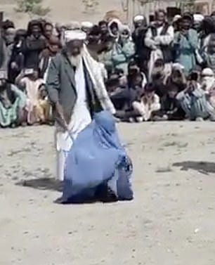 Mujer castigada en Afganistán