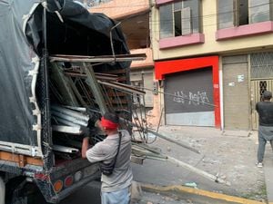 Vandalismo en casas adquiridas por la Empresa Metro de Bogotá para construir edificaciones.