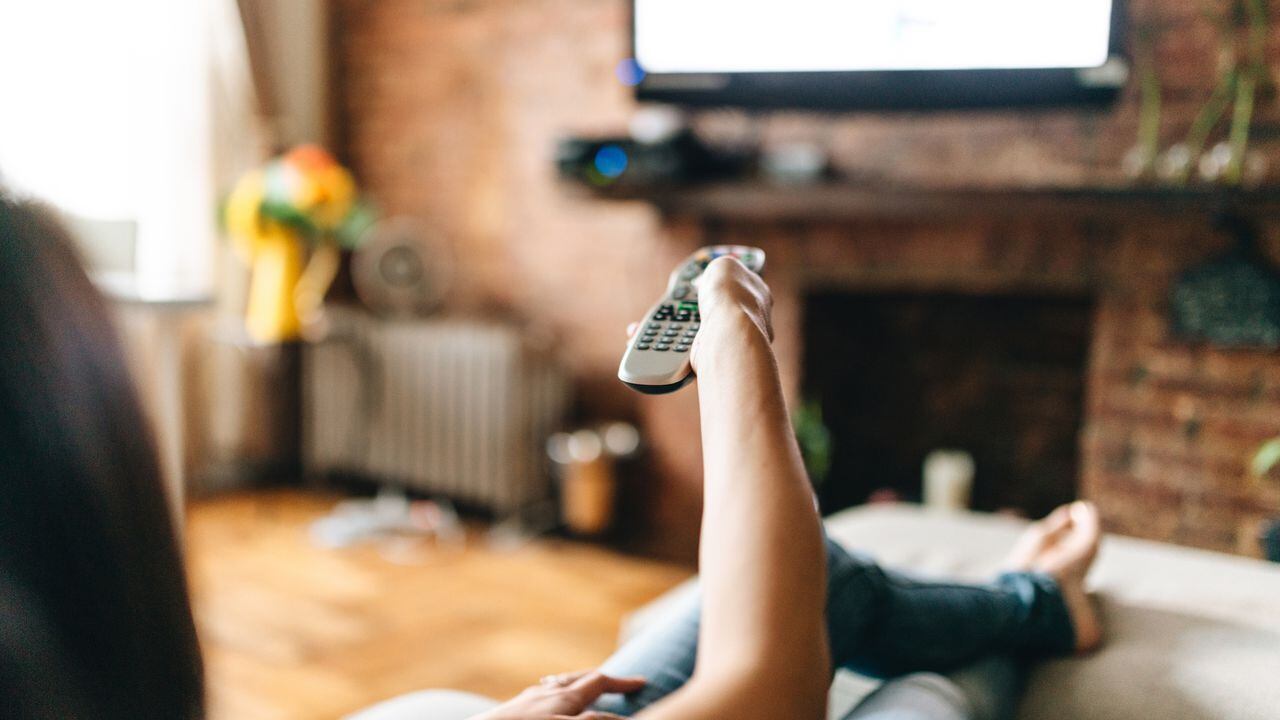 Mujer viendo TV