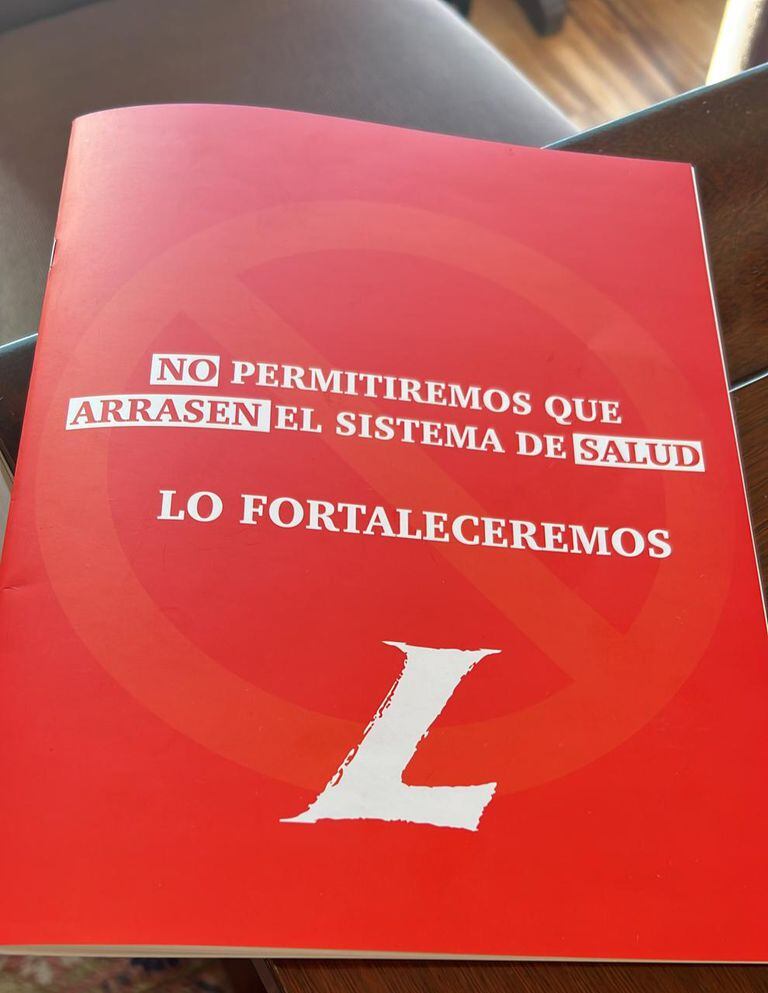 César Gaviria entregó este documento a cada uno de los congresistas liberales para defender el sistema de salud colombiano.