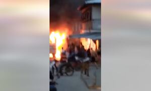 Bus intermunicipal incendiado en las horas de la mañana. Foto: captura de pantalla video Facebook Tv Norte Noticias