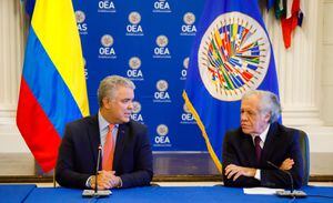 Iván Duque presidente de Colombia con el secretario General de la OEA Luis Almagro