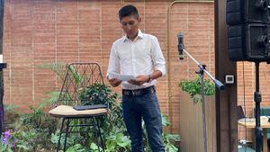 Nairo Quintana mientras lee su discurso en Bogotá