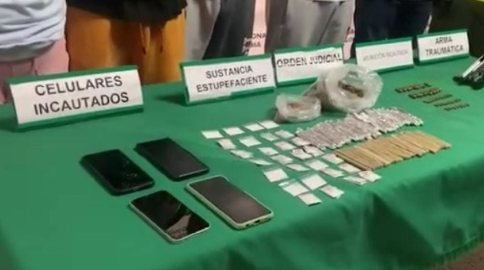 Material incautado a organizaciones criminales en Medellín.