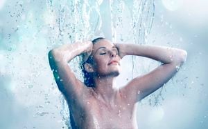 La temperatura del agua para tomar una ducha puede depender de los gustos de las personas, indicaciones médicas y otros factores.