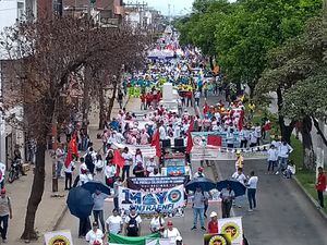 Marcha en conmemoración del Día del Trabajo en Cali.