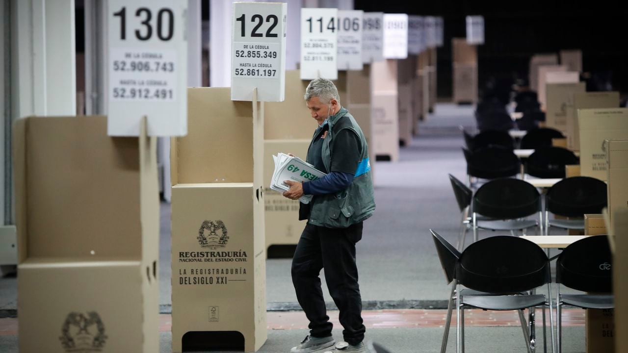 Puestos de votación, preparativos en el punto de Corferias para los comicios  elecciones 2022 organizados por la Registraduría Nacional
Bogotá marzo 11 del 2022
Foto Guillermo Torres Reina / Semana