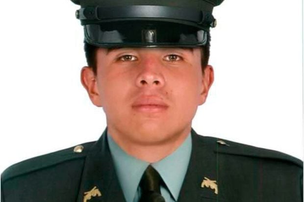 Patrullero John Jairo Bustamante Cano, asesinado en 2016. Se prevé que el capturado alias 'Fercho' sea el presunto responsable.
