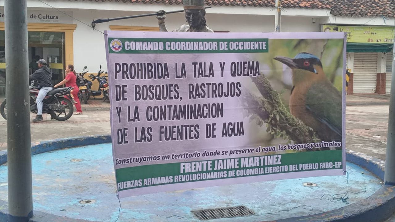 Este panfleto firmado por la disidencia Jaime Martínez de las Farc apareció en las últimas horas en el parque de Jamundí.