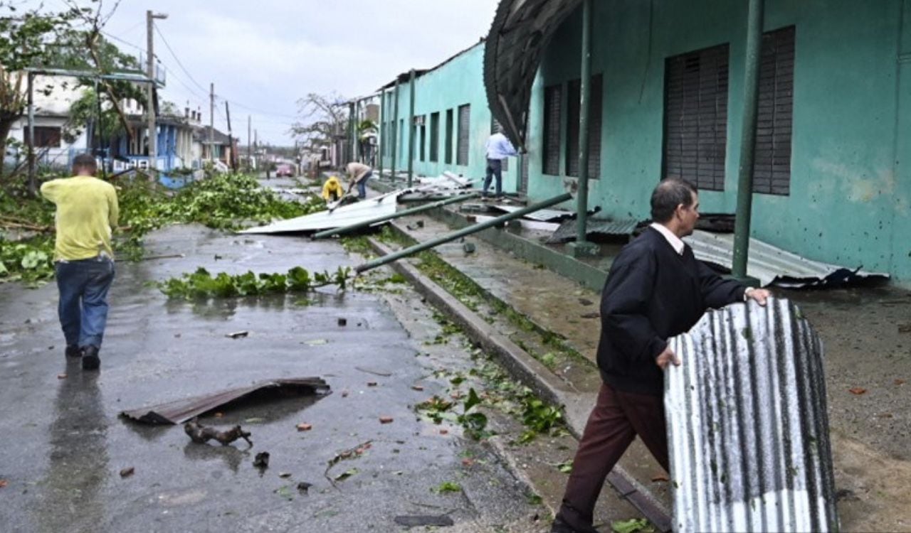 Varios destrozos causó el Huracán Ian en su paso por Cuba. Techos de casas se desprendieron