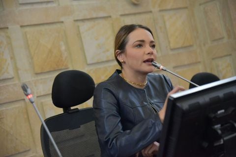 Representante Carolina Arbeláez rechaza lo dicho por el Gobierno Petro sobre el Metro de Bogotá.