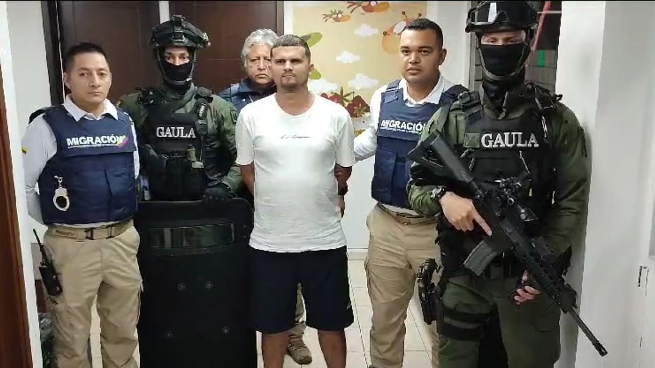 Alias Satanás durante la deportación a Colombia.