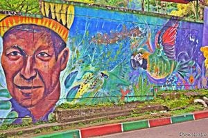 Coloridos murales son los encargados de llenar de vida el camino hacia La Vorágine, en Pance. "A través de este tipo de murales se busca rescatar las tradiciones del las comunidades indígenas colombianas, recordándonos su riqueza cultural,su amor y respeto por la naturaleza", dice @cali_mantra, autor de la foto.