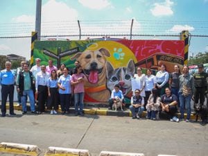 El Terminal de transporte de Cali pintó un mural con las caras de un perro y un gato como parte del compromiso.