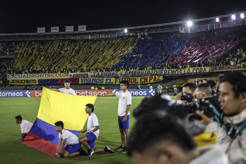 Barra Fiebre Amarilla y su recibimiento a la Selección Colombia en El Campín.