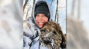 Caso de mujer que falleció tras intentar salvar a su perro de morir ahogado y congelado.