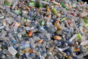 Este campaña tiene como objetivo presentar el nuevo proceso de reciclaje de materiales de plástico liviano (desechables, bolsas, pitillos).