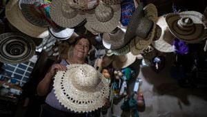 La fabricación de sombreros caracterizan la producción artesanal de Gámbita.